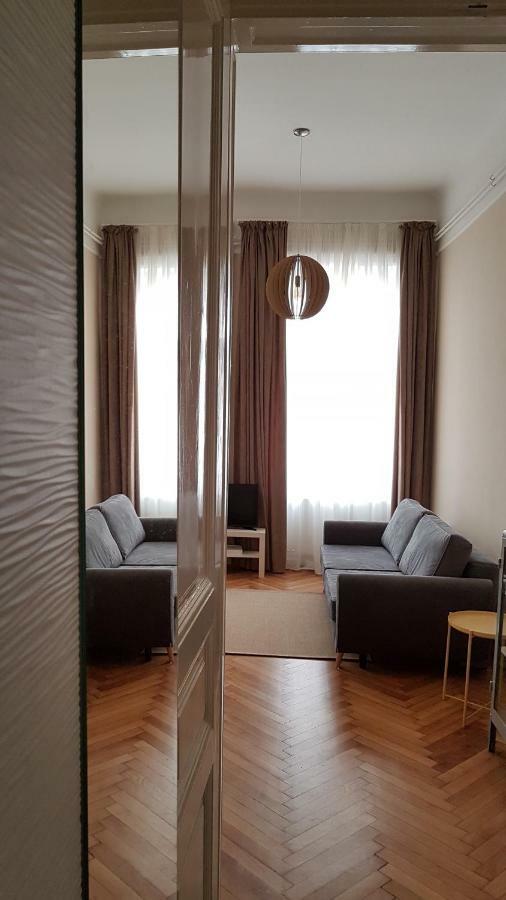 Cbs Apartments Budapest Bagian luar foto